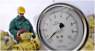 What is the difference between an ammonia pressure gauge and a stainless steel pressure gauge
